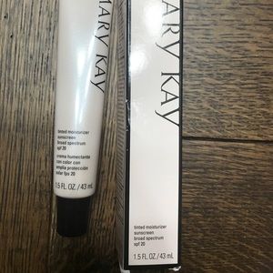 Mary Kay Tinted Moisturizer in Ivory 1